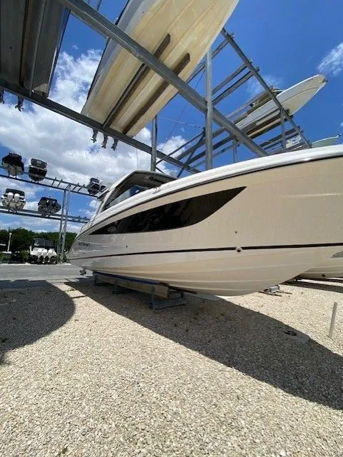 Slide: The Image of Sea Ray SLX 400 Outboard 2020 - 14
