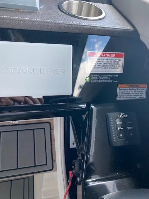Slide: The Image of Sea Ray SLX 400 Outboard 2020 - 16