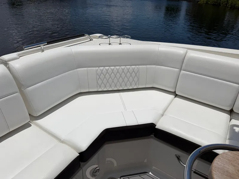 Slide: The Image of Sea Ray SLX 400 Outboard 2020 - 19
