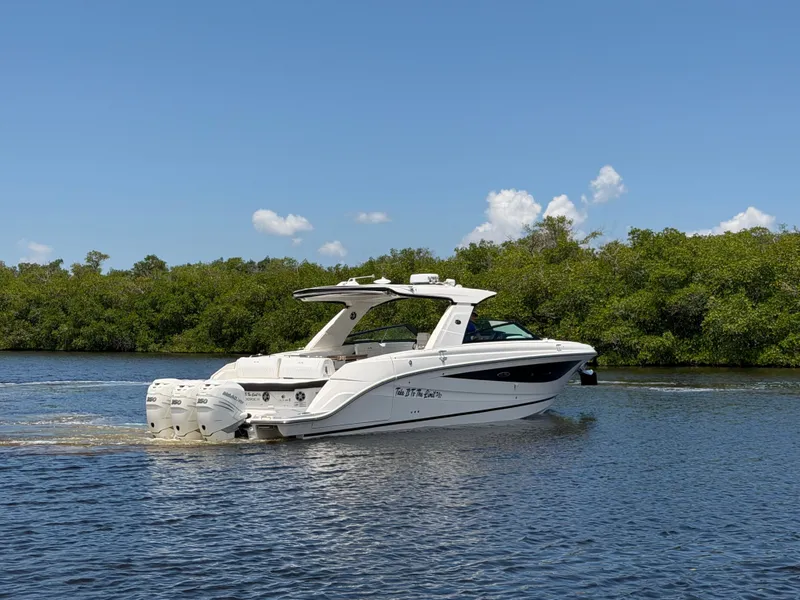Slide: The Image of Sea Ray SLX 400 Outboard 2020 - 2