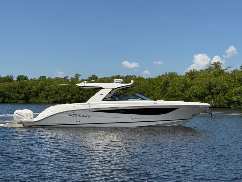 Slide: The Image of Sea Ray SLX 400 Outboard 2020 - 3