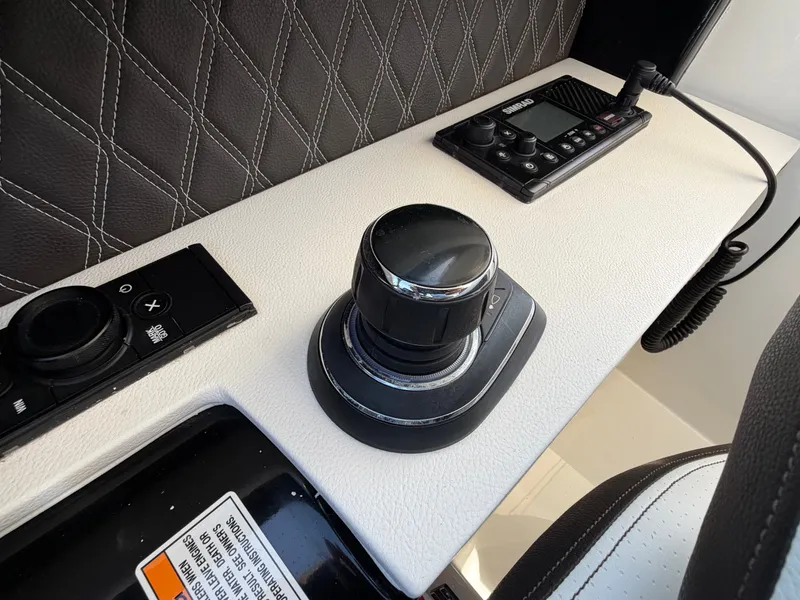 Slide: The Image of Sea Ray SLX 400 Outboard 2020 - 32