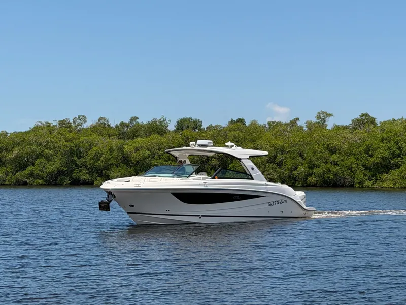Slide: The Image of Sea Ray SLX 400 Outboard 2020 - 5