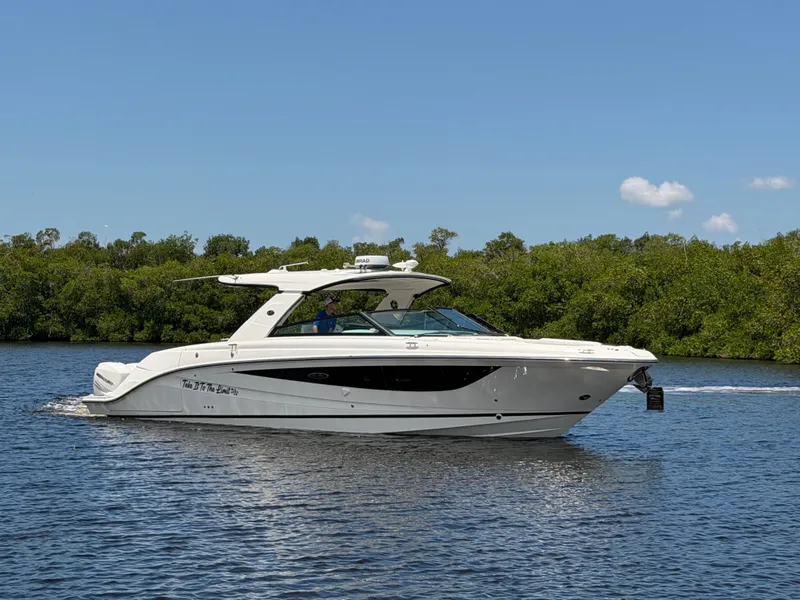 Slide: The Image of Sea Ray SLX 400 Outboard 2020 - 6