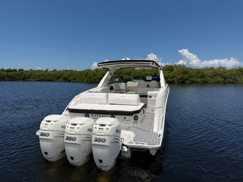 Slide: The Image of Sea Ray SLX 400 Outboard 2020 - 8