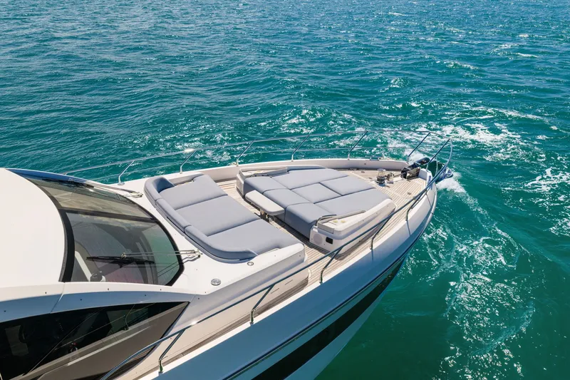 Slide: The Image of Azimut Fly 68 2025 - 24