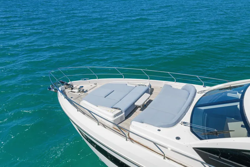 Slide: The Image of Azimut Fly 68 2025 - 25