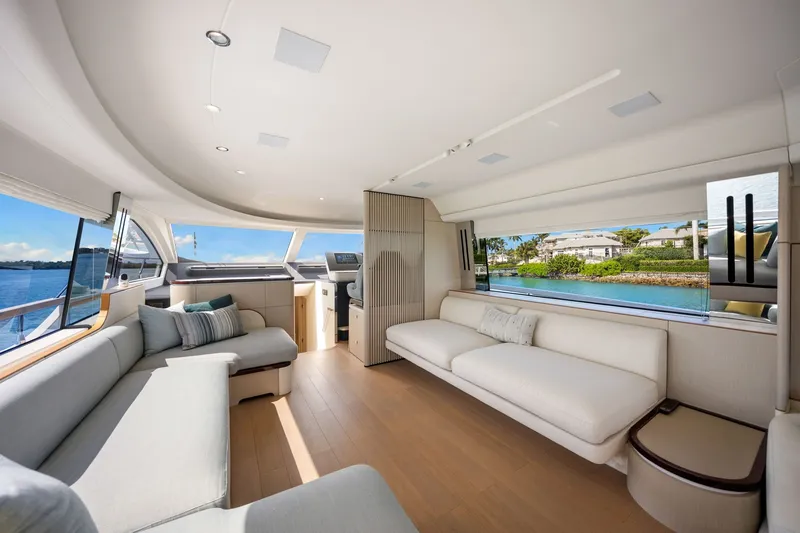 Slide: The Image of Azimut Fly 68 2025 - 29