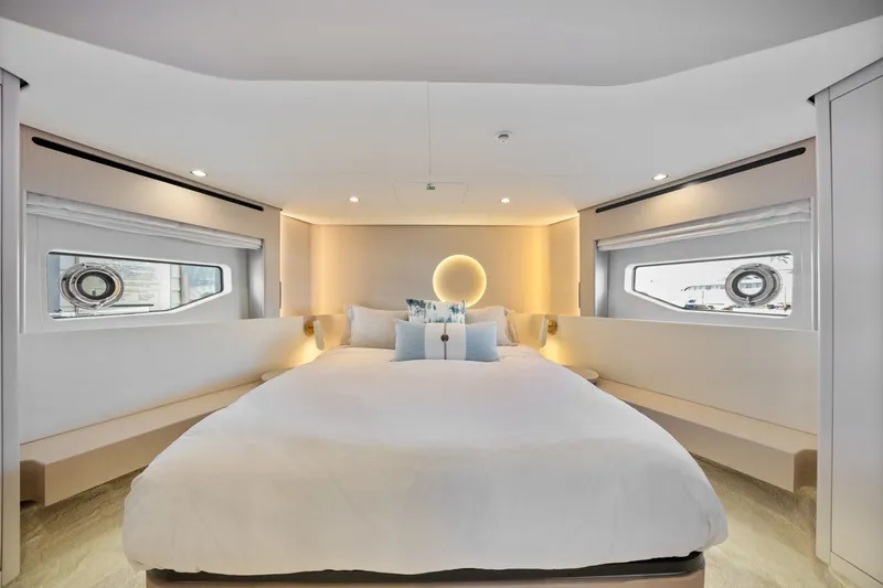 Slide: The Image of Azimut Fly 68 2025 - 37