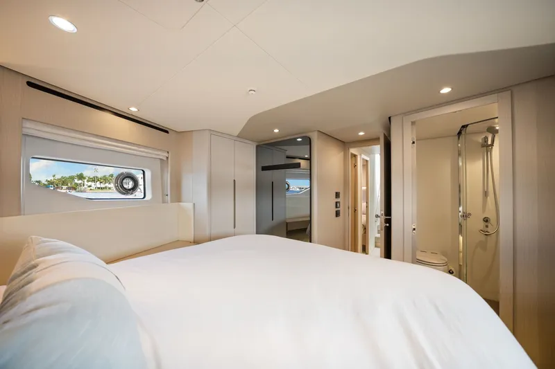 Slide: The Image of Azimut Fly 68 2025 - 39