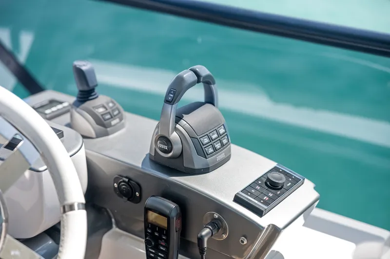 Slide: The Image of Azimut Fly 68 2025 - 76