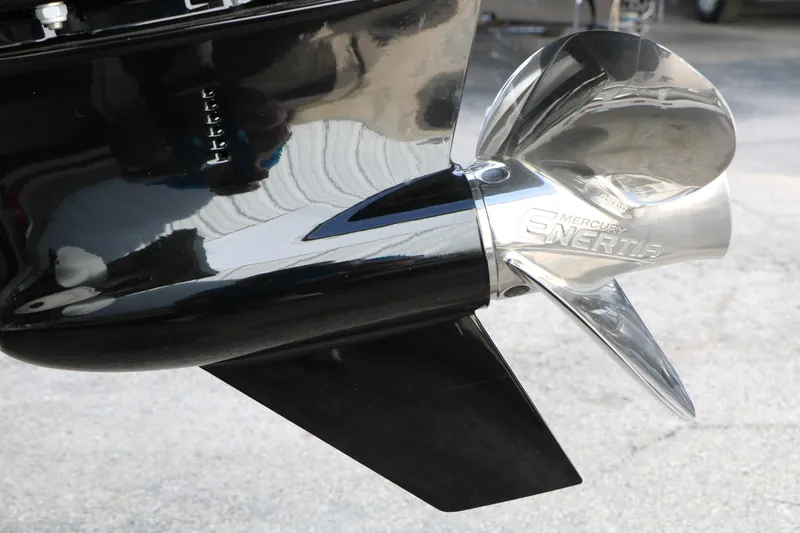 Slide: The Image of Shiny Mercury Enertia propeller on Evotti 521QL, 2026 model, close-up view. - 55