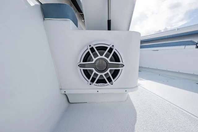 Slide: The Image of Yellowfin 42 Offshore 2023 - 76