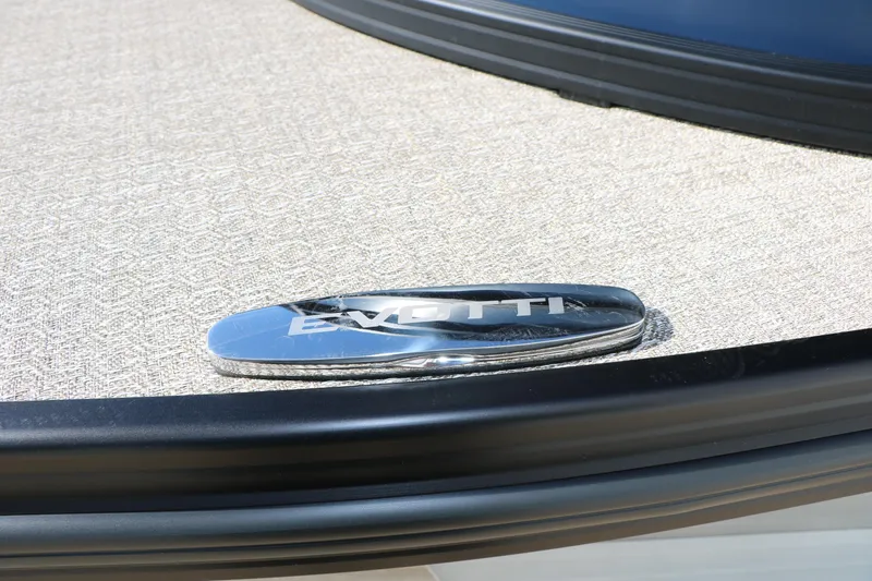 Slide: The Image of Chrome Evotti logo on 2026 Evotti 525 QL Tri-Toon boat deck. - 43