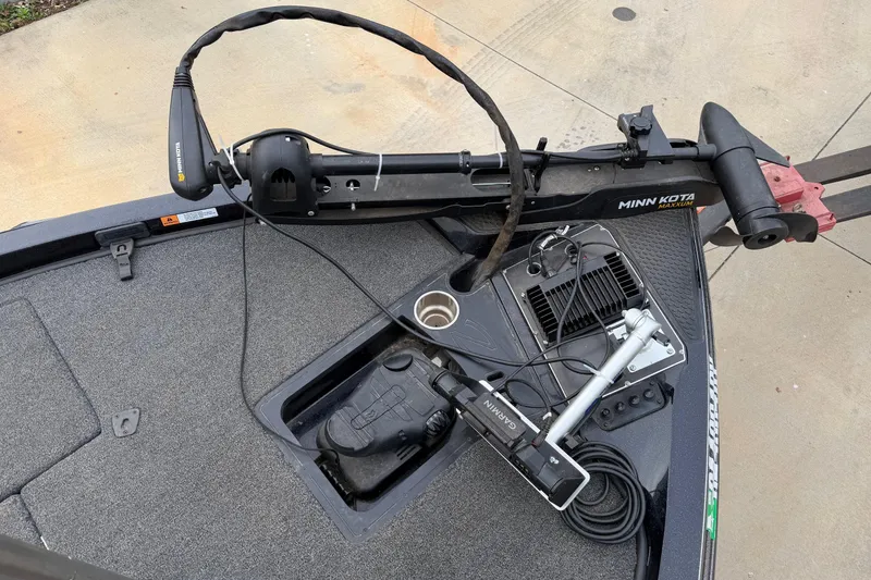 Slide: The Image of 2023 Ranger Z518 boat deck with Minn Kota trolling motor and Garmin electronics. - 4