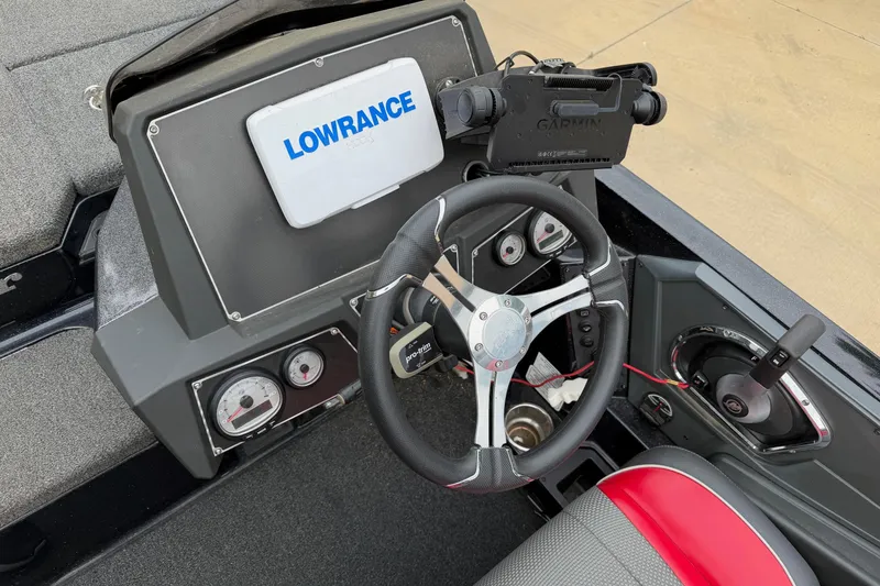 Slide: The Image of 2023 Ranger Z518 boat dashboard with Lowrance and Garmin electronics. - 5