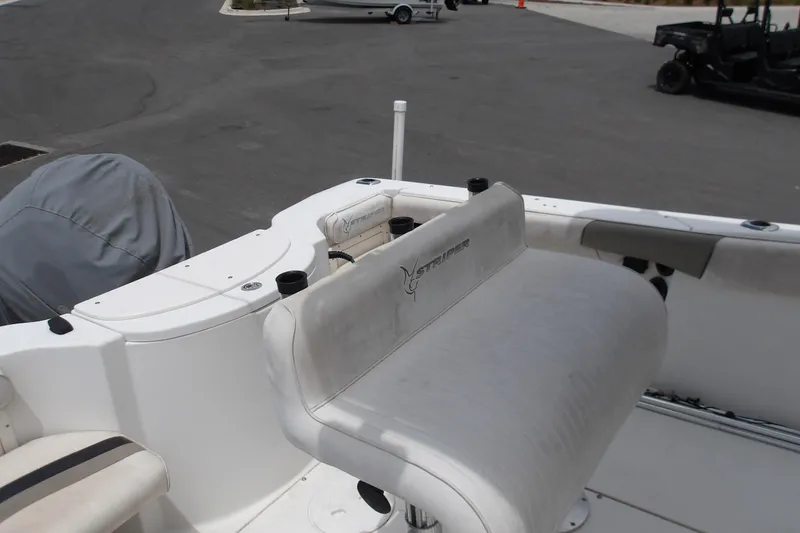 Slide: The Image of 2002 Seaswirl Striper 2101 Center Console boat interior with seating and covered equipment. - 10