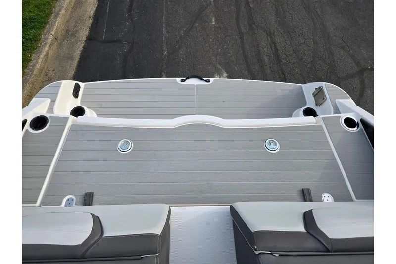Slide: The Image of 2021 Yamaha Boats AR250 swim platform with gray decking and cup holders. - 24