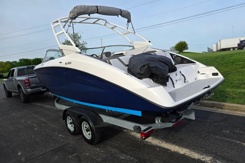 Slide: The Image of 2021 Yamaha Boats AR250 on trailer, parked outdoors, ready for transport. - 3