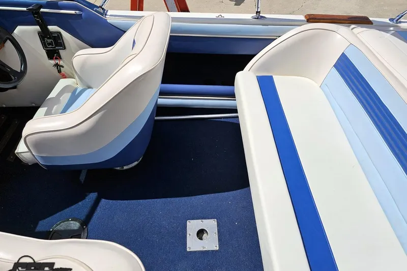 Slide: The Image of Interior of 1988 Glastron/Carlson CVX-23 boat with blue and white seating. - 40