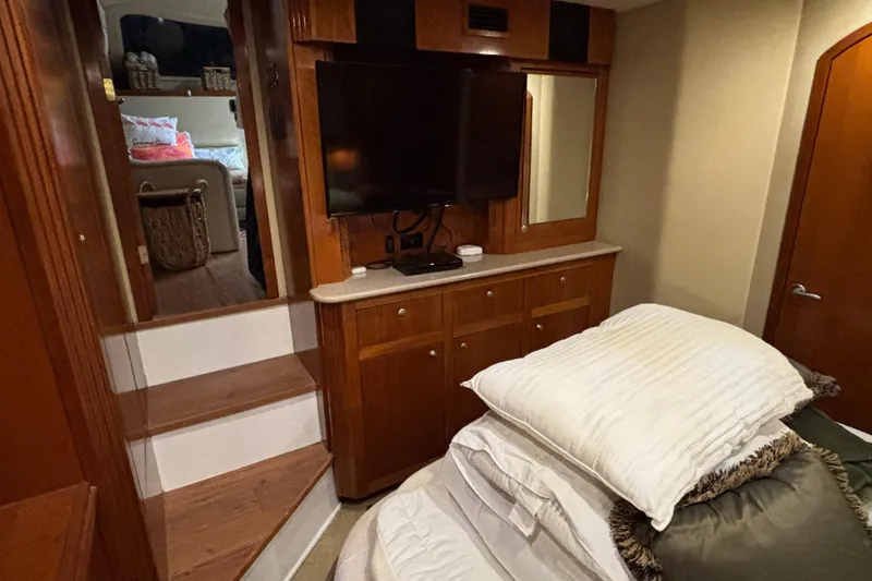 Slide: The Image of Interior of 2004 Cruisers Yachts 405 Express Motoryacht with TV and cozy bedding. - 39