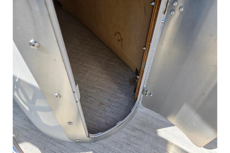 Slide: The Image of Open door on 2018 Berkshire 25E STS Entertainment boat, showing interior flooring. - 14