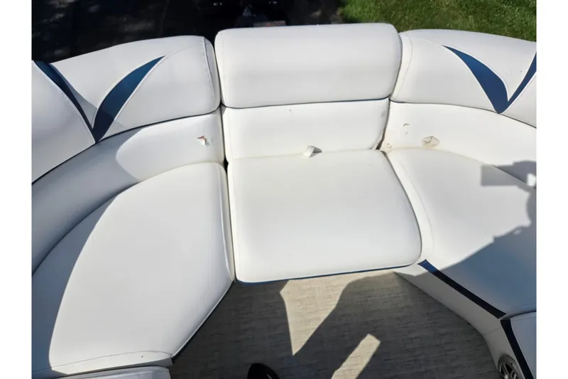 Slide: The Image of 2018 Berkshire 25E STS Entertainment boat with white cushioned seating and blue accents. - 19