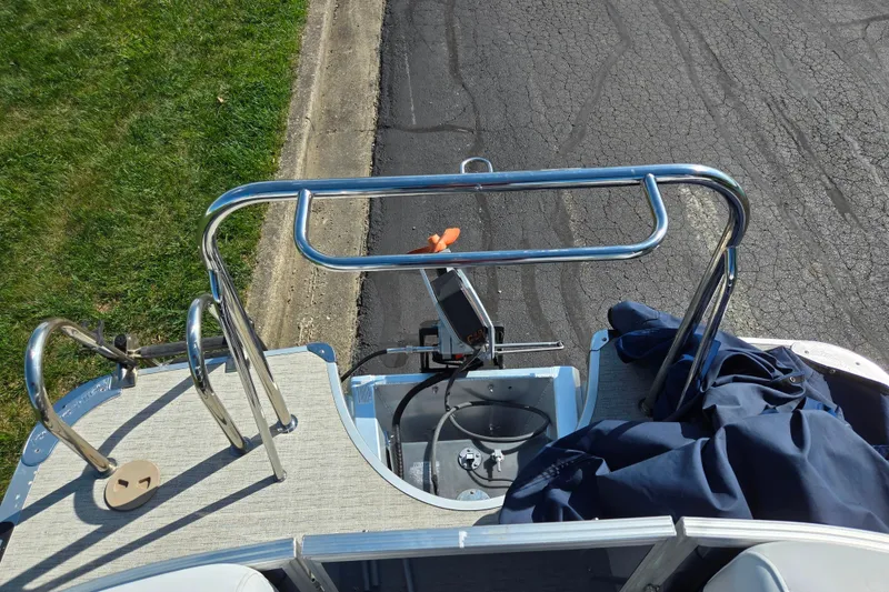 Slide: The Image of 2018 Berkshire 25E STS Entertainment boat deck with railing and ladder. - 27