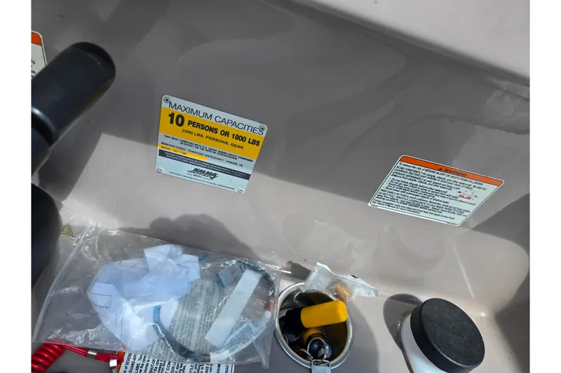 Slide: The Image of 2007 Yamaha Boats SX230 HO capacity label, showing maximum 10 persons or 1800 lbs. - 13