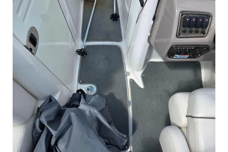 Slide: The Image of 2007 Yamaha Boats SX230 HO interior with gray carpet and control panel. - 14