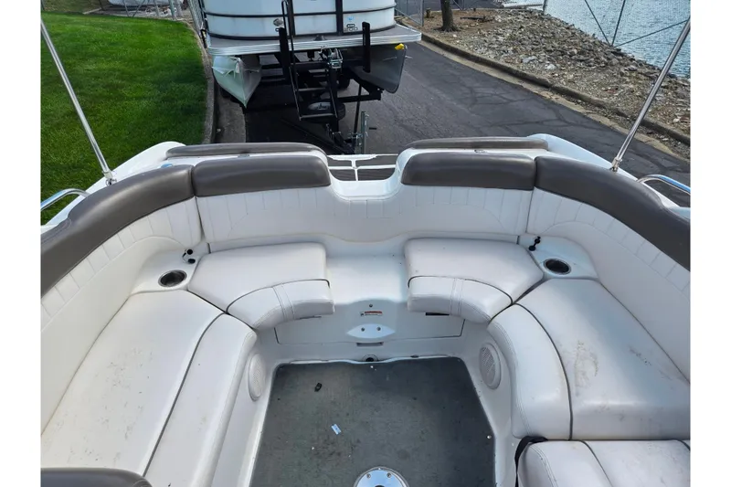Slide: The Image of 2007 Yamaha Boats SX230 HO interior with spacious seating and cup holders. - 21