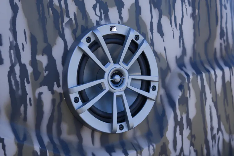 Slide: The Image of Camouflage-patterned JBL speaker on Avid 22 Recon 2026 model. - 8