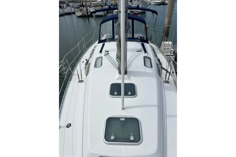 Slide: The Image of 1999 Beneteau Oceanis 321 sailboat deck view at marina. - 2