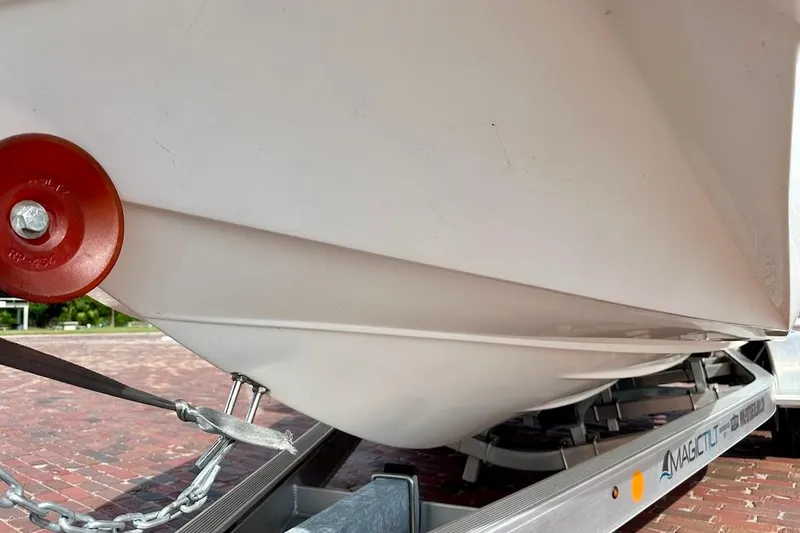 Slide: The Image of 2012 Tigé R20 boat on trailer, close-up of hull and roller. - 28