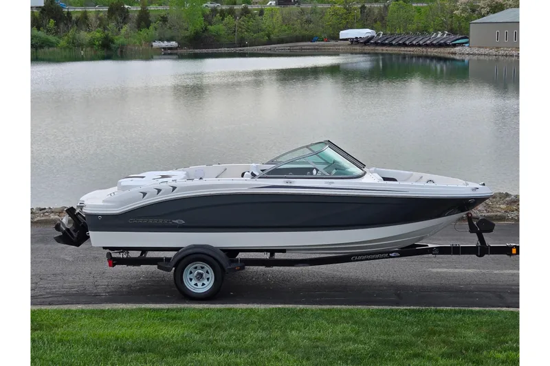 The Image of Chaparral 19 H2O Sport 2016 - undefined