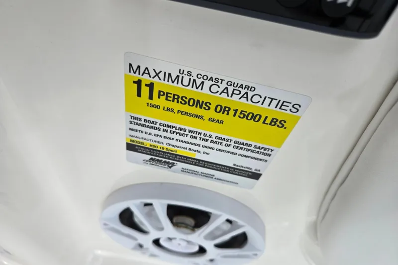 Slide: The Image of Capacity label on 2016 Chaparral 19 H2O Sport, max 11 persons or 1500 lbs. - 14