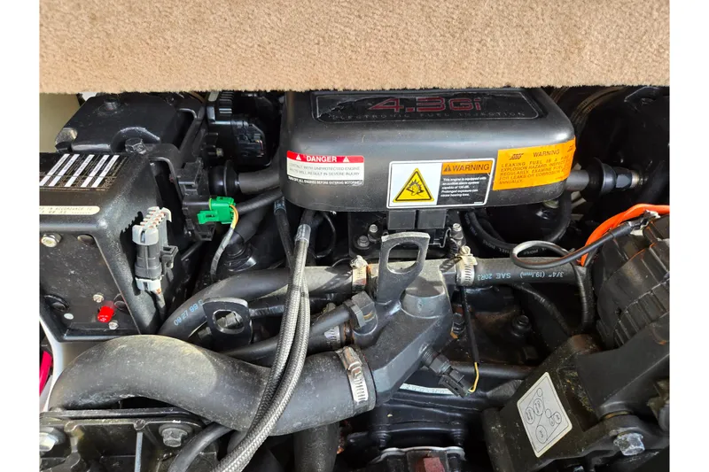 Slide: The Image of Engine compartment of a 2000 Chaparral 186 SSi boat, featuring a 4.3Gi engine. - 21
