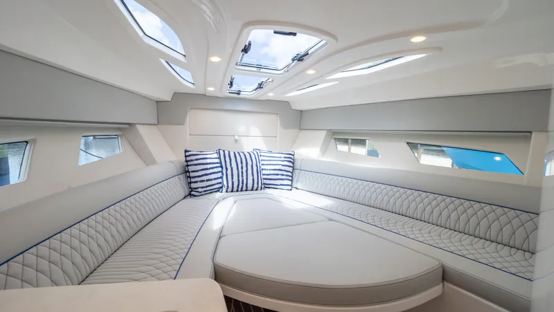 Slide: The Image of Intrepid 345 Valor 2022 - 118