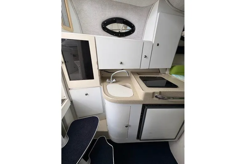 Slide: The Image of 2000 Wellcraft Coastal 290 with 300 h.p. Suzuki Outboards - 10