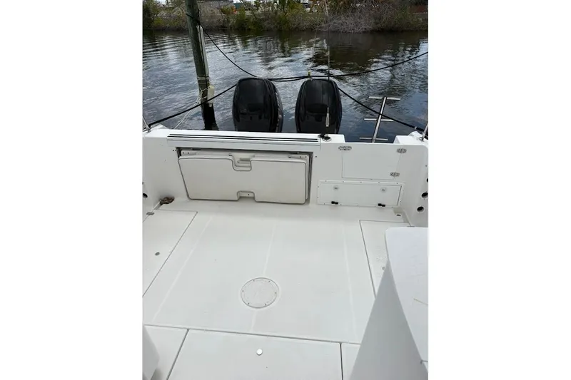 Slide: The Image of 2000 Wellcraft Coastal 290 with 300 h.p. Suzuki Outboards - 12