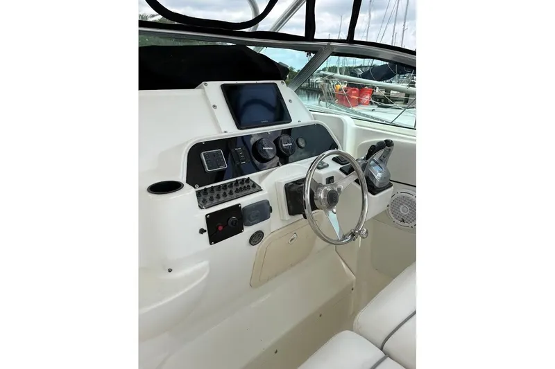 Slide: The Image of 2000 Wellcraft Coastal 290 with 300 h.p. Suzuki Outboards - 15