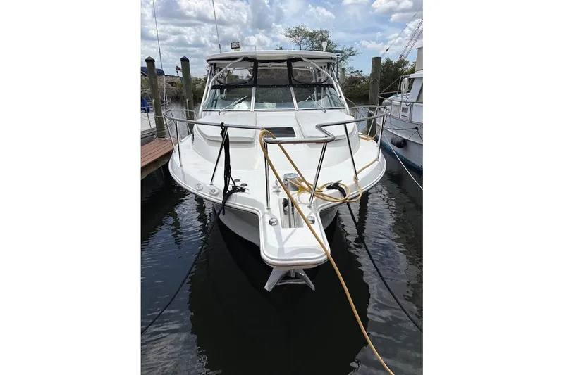 Slide: The Image of 2000 Wellcraft Coastal 290 with 300 h.p. Suzuki Outboards - 2