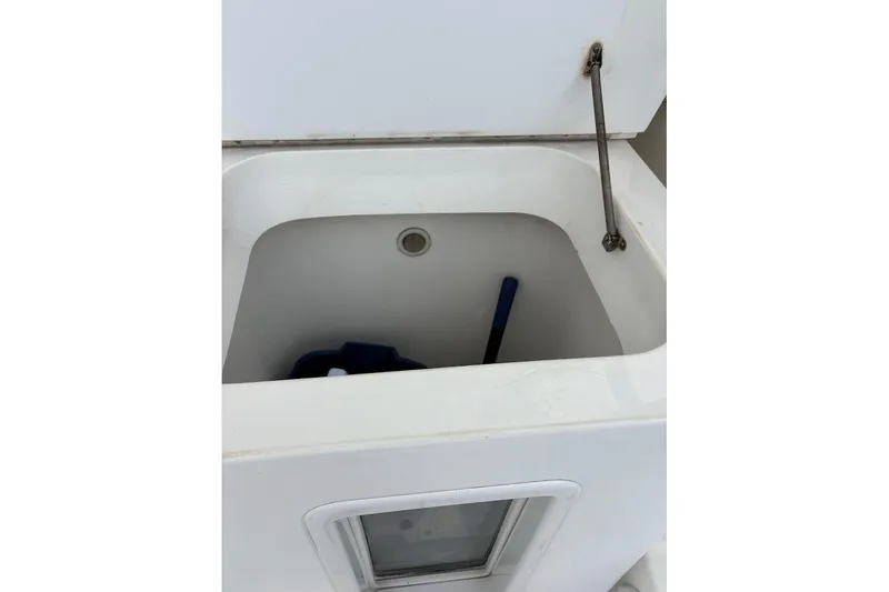 Slide: The Image of 2000 Wellcraft Coastal 290 with 300 h.p. Suzuki Outboards - 21