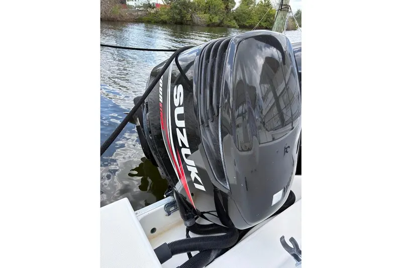 Slide: The Image of 2000 Wellcraft Coastal 290 with 300 h.p. Suzuki Outboards - 22