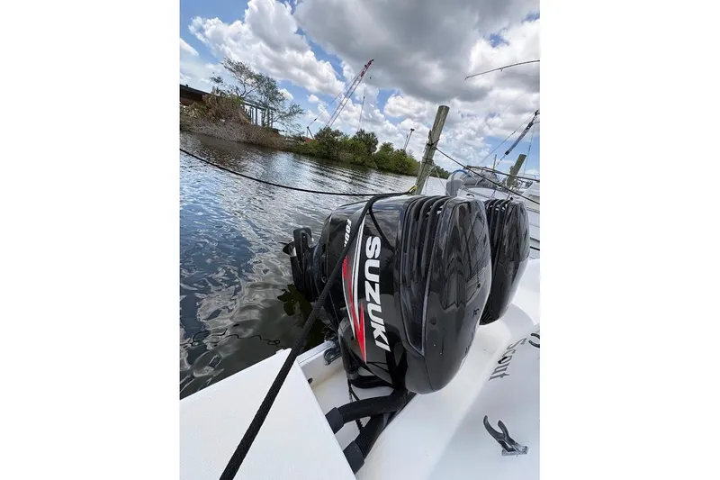 Slide: The Image of 2000 Wellcraft Coastal 290 with 300 h.p. Suzuki Outboards - 23