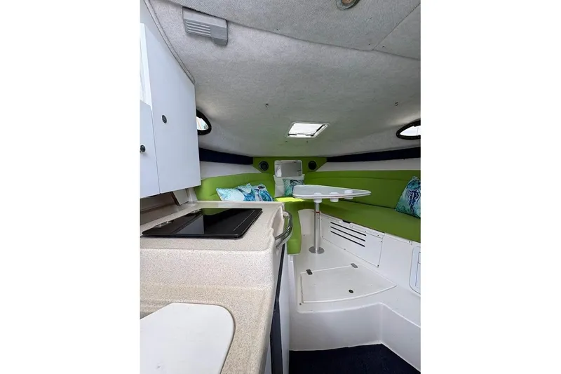 Slide: The Image of 2000 Wellcraft Coastal 290 with 300 h.p. Suzuki Outboards - 9
