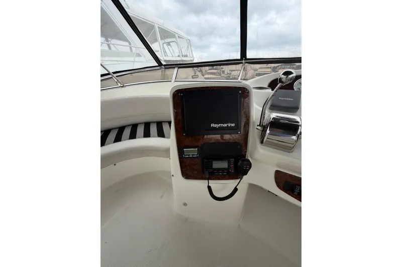 Slide: The Image of Helm of 2006 Meridian 411 Sedan with Raymarine navigation system. - 18