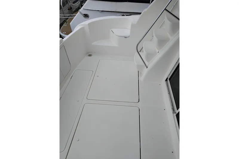 Slide: The Image of 2006 Meridian 411 Sedan boat deck with stairs and railing. - 6