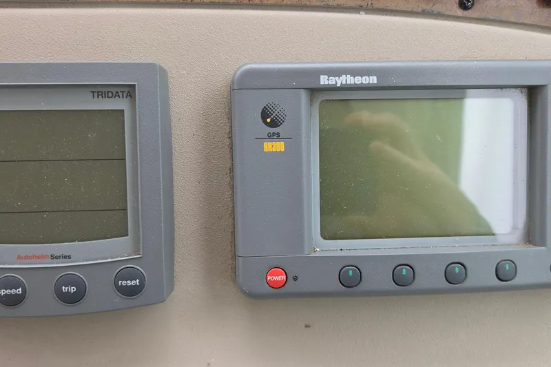 Slide: The Image of Raytheon GPS and Tridata displays on 2002 Sea Ray Sundancer 310 boat dashboard. - 15