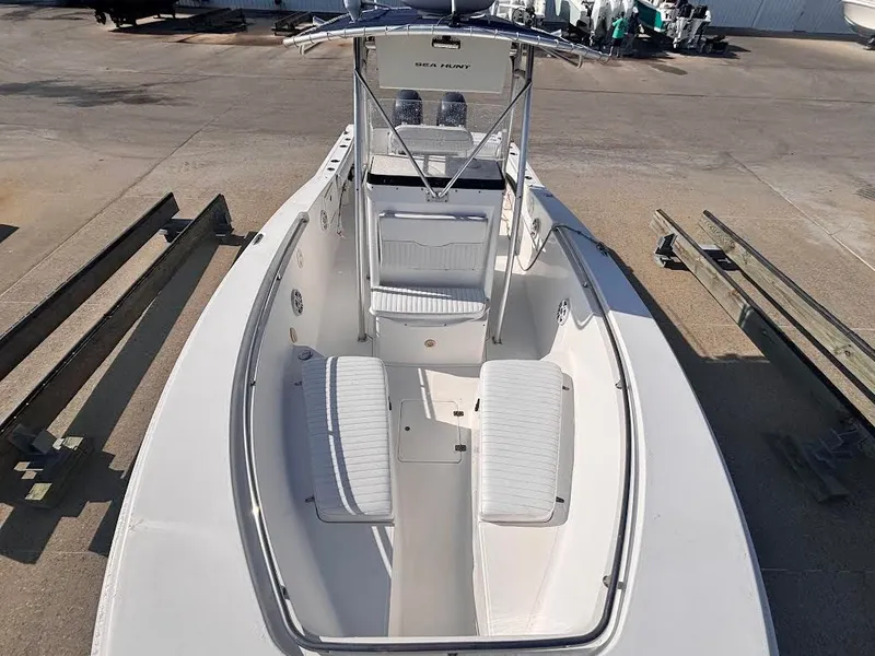 Slide: The Image of Sea Hunt 26 Center Console 2006 - 11